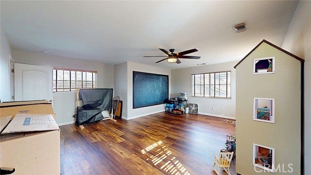 223 Vintage Drive, Turlock CA: https://media.crmls.org/medias/669e4584-2d6b-4edc-8472-0a9dd9b5995d.jpg