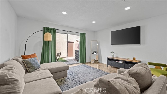 Detail Gallery Image 7 of 28 For 1706 S Mountain, Ontario,  CA 91762 - 2 Beds | 2/1 Baths