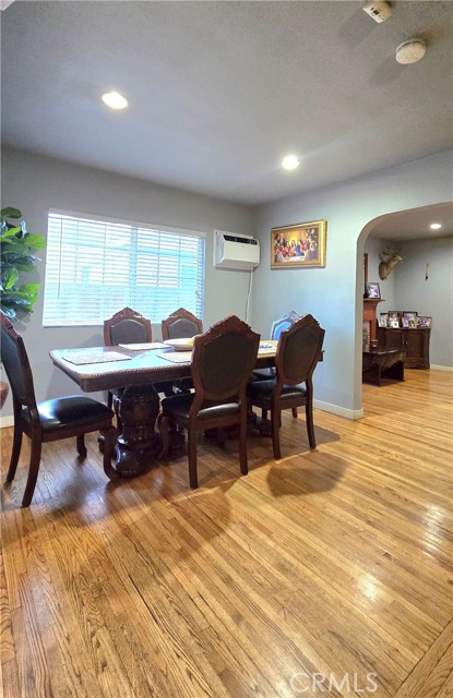 Detail Gallery Image 9 of 51 For 14023 Hubbard St, Sylmar,  CA 91342 - 7 Beds | 4 Baths