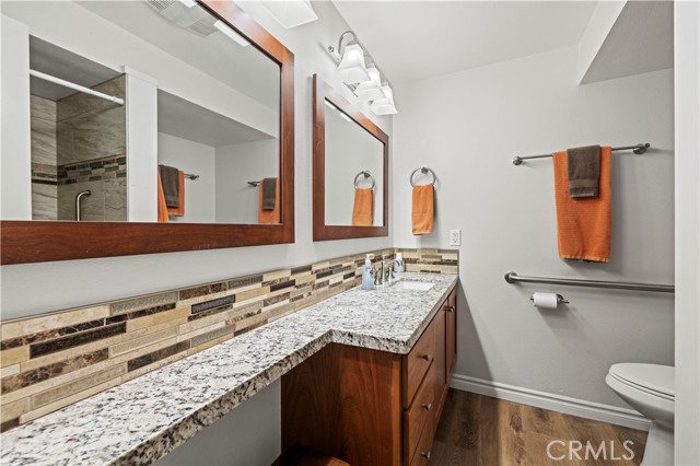 Detail Gallery Image 16 of 41 For 19160 Avenue of the Oaks #B,  Newhall,  CA 91321 - 2 Beds | 1 Baths