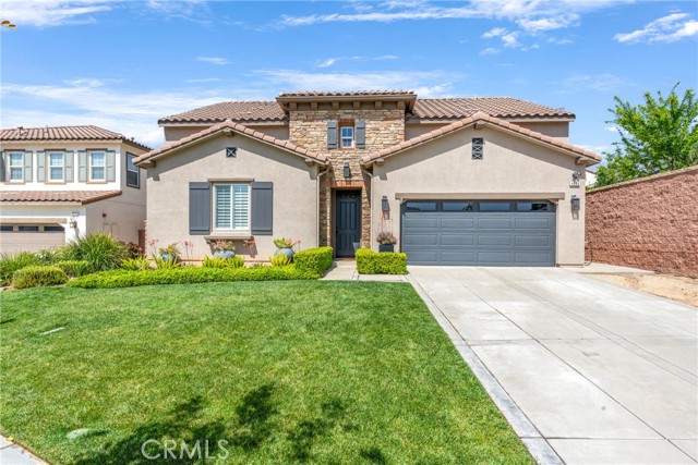 Detail Gallery Image 2 of 55 For 4886 Cloudcrest Way, Fontana,  CA 92336 - 4 Beds | 3/2 Baths