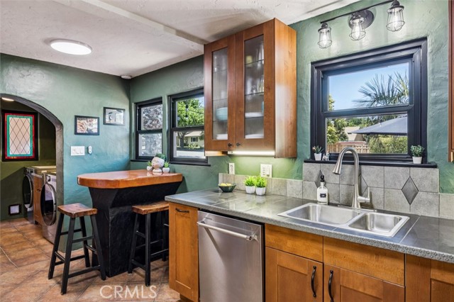 Detail Gallery Image 15 of 55 For 1849 Vine Street, Paso Robles,  CA 93446 - 6 Beds | 3/1 Baths