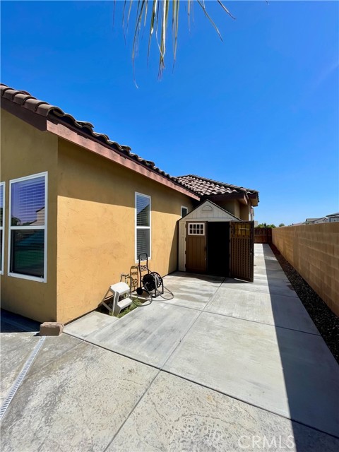 16052 W Middleton Avenue, Kerman CA: https://media.crmls.org/medias/66a2a707-a4fa-44c5-89bc-885c0e95c4a9.jpg