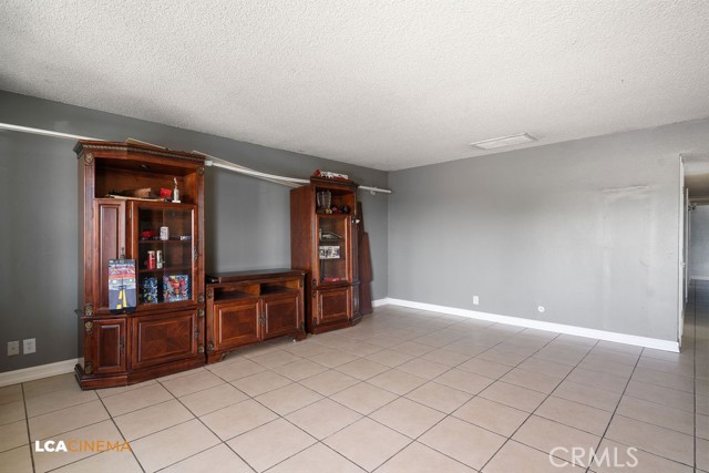 2116 Potomac, Bakersfield CA: https://media.crmls.org/medias/66a3d85c-dcf9-42a5-8885-5a1056deb5a7.jpg