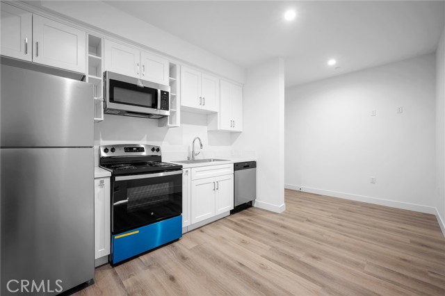 Detail Gallery Image 8 of 20 For 10657 Moorpark St #305,  North Hollywood,  CA 91602 - 2 Beds | 1 Baths