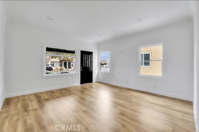 586 W 12th Street, San Pedro CA: https://media.crmls.org/medias/66a437ff-dc99-48a9-a2c3-52576a593ea7.jpg