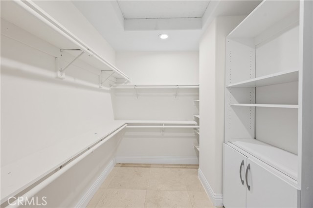 3856 Vista Linda Drive, Encino CA: https://media.crmls.org/medias/66a5241c-784c-4559-980e-740565f22764.jpg