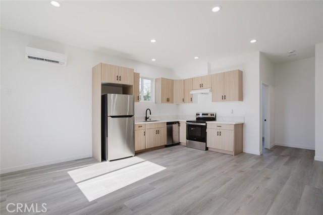 9707 Willis Avenue photo 9