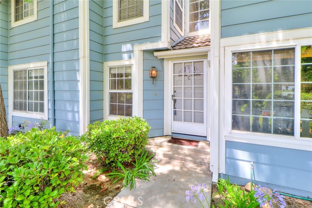 345 Jeremiah Drive, Simi Valley CA: https://media.crmls.org/medias/66a5cf3b-7ef0-4c96-abcb-4d680d7e7fb3.jpg