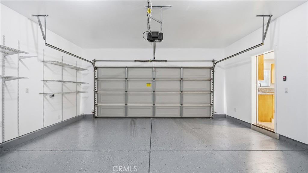 https://media.crmls.org/medias/66a6dd19-66d7-46aa-8a88-860390935e10.jpg?preset=X-Large