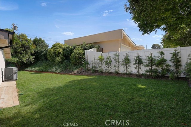 23616 Mariano Street, Woodland Hills CA: https://media.crmls.org/medias/66a78733-2e99-4e06-ae7c-66d3b234dd62.jpg