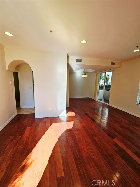 Detail Gallery Image 5 of 32 For 4732 Radford Ave #3,  Valley Village,  CA 91607 - 3 Beds | 3 Baths