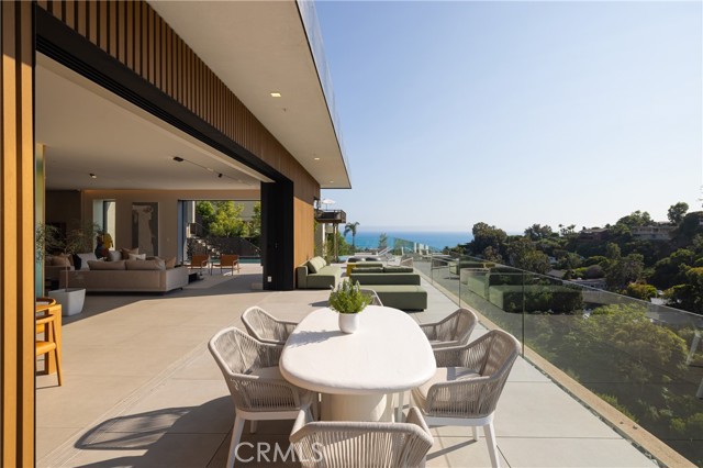 1000 Oriole Drive, Laguna Beach CA: https://media.crmls.org/medias/66a7e4ec-a007-4e85-aacc-8647dd55f667.jpg