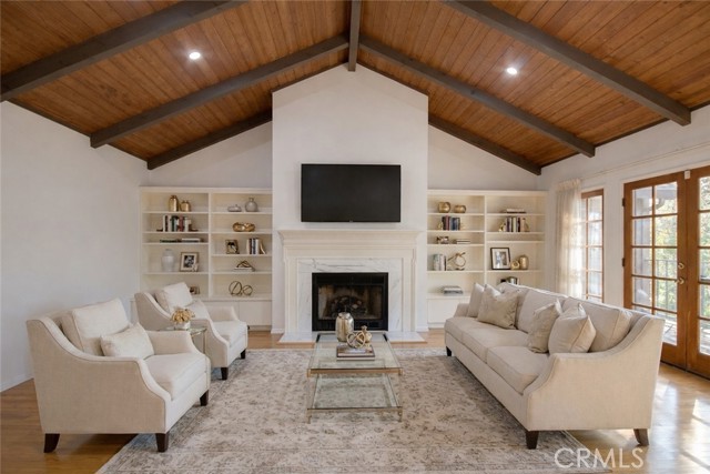 Detail Gallery Image 2 of 23 For 2606 Cañada Bld #201,  Glendale,  CA 91208 - 3 Beds | 2 Baths