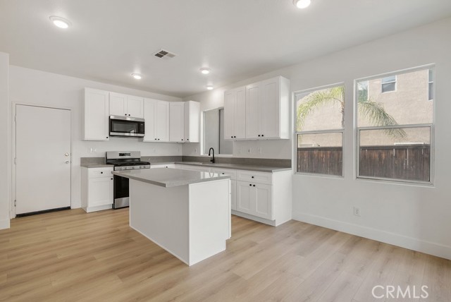 Detail Gallery Image 14 of 56 For 19068 Clover, Riverside,  CA 92508 - 4 Beds | 2/1 Baths