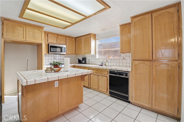 Detail Gallery Image 18 of 39 For 14260 Meadow Grove, Victorville,  CA 92395 - 3 Beds | 2/1 Baths