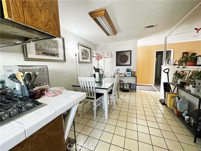 Detail Gallery Image 6 of 23 For 1387 Cherry Ave, Simi Valley,  CA 93065 - 4 Beds | 2 Baths