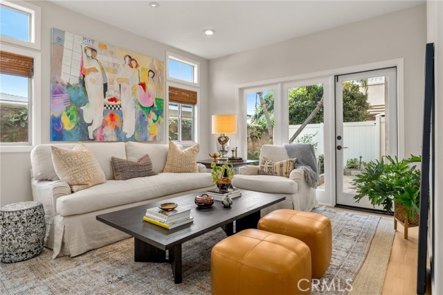 Detail Gallery Image 9 of 38 For 2281 La Playa Dr, Costa Mesa,  CA 92627 - 4 Beds | 2/1 Baths