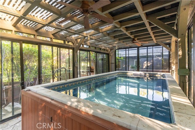 Detail Gallery Image 11 of 37 For 5653 Shirley Ave, Tarzana,  CA 91356 - 3 Beds | 2 Baths