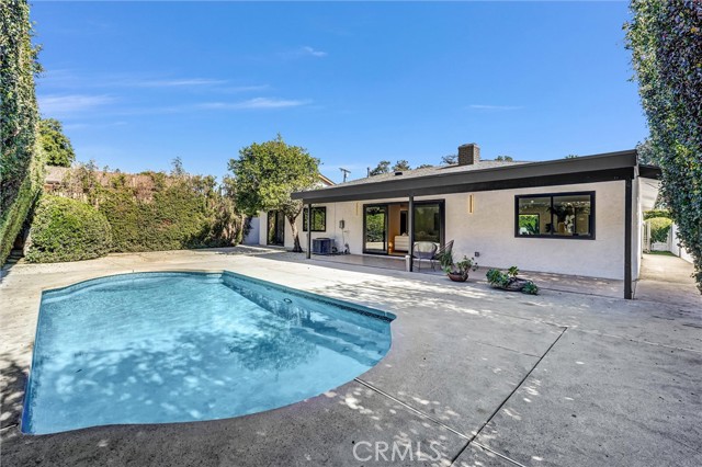 6847 Katherine, Van Nuys CA: https://media.crmls.org/medias/66ac2612-785a-4f25-9922-dd9f6787377b.jpg