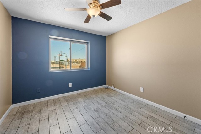 22393 Lone Eagle Road, Apple Valley CA: https://media.crmls.org/medias/66ad533e-8724-4ff6-8501-2d61f1dd0cb6.jpg