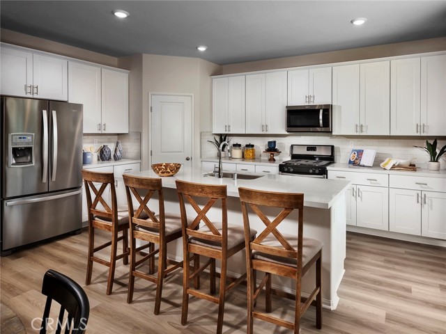 Detail Gallery Image 2 of 14 For 19520 Hanging Rock Rd, Lake Elsinore,  CA 92532 - 4 Beds | 3 Baths