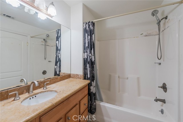Detail Gallery Image 27 of 41 For 4445 W 163rd St., Lawndale,  CA 90260 - 4 Beds | 3/1 Baths