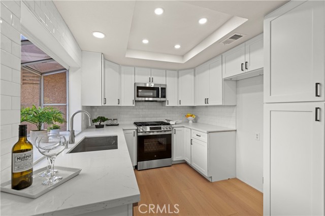 22557 Fenwall Drive, Saugus CA: https://media.crmls.org/medias/66ae22f9-efdf-40f3-9fdd-3fed9e696674.jpg