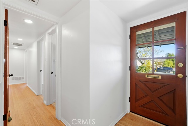 Detail Gallery Image 12 of 35 For 9207 Whitaker Ave, Northridge,  CA 91343 - 4 Beds | 2 Baths