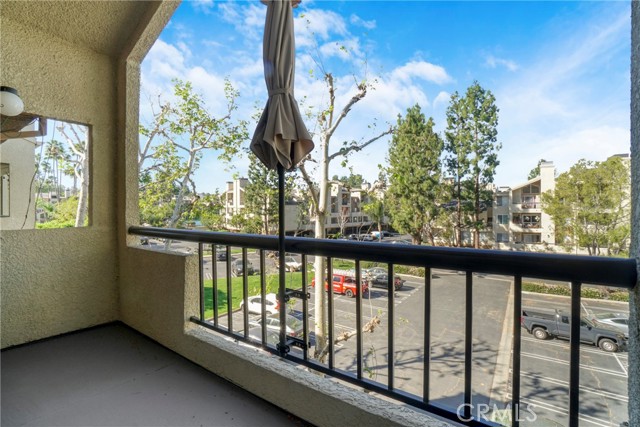 Detail Gallery Image 18 of 20 For 21500 Burbank #310,  Woodland Hills,  CA 91367 - 2 Beds | 2 Baths