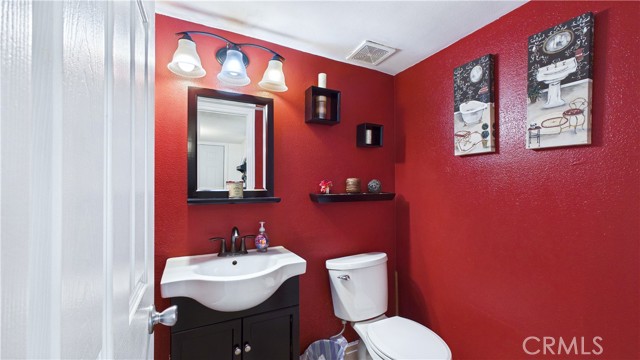 Detail Gallery Image 8 of 33 For 27563 Open Crest, Saugus,  CA 91350 - 4 Beds | 2/1 Baths