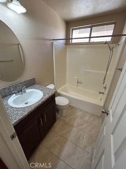 13646 Kings Canyon Court, Fontana CA: https://media.crmls.org/medias/66af7bd2-3bfb-4331-9818-3c388fddc03e.jpg