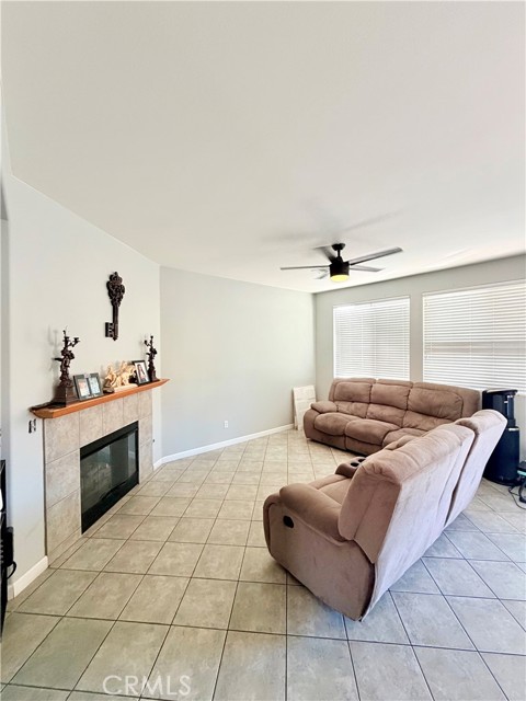 2572 S Young Court, San Bernardino CA: https://media.crmls.org/medias/66af84aa-0ae4-4aa7-9627-8386362b7d3c.jpg
