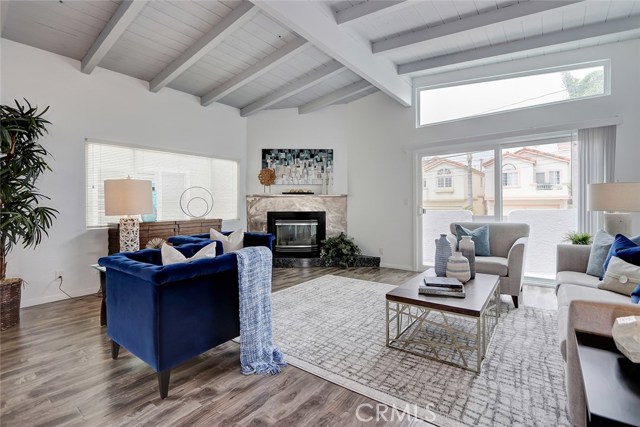 1704 Haynes Lane, Redondo Beach, California 90278, 3 Bedrooms Bedrooms, ,2 BathroomsBathrooms,Residential,Sold,Haynes,SB19142803