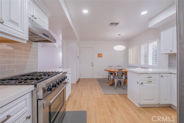 Detail Gallery Image 11 of 32 For 23100 Mulholland Dr, Woodland Hills,  CA 91364 - 4 Beds | 2 Baths