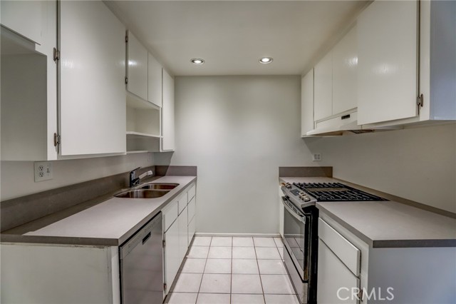 Detail Gallery Image 9 of 24 For 210 E Palmdale Ave #2,  Orange,  CA 92865 - 2 Beds | 2 Baths