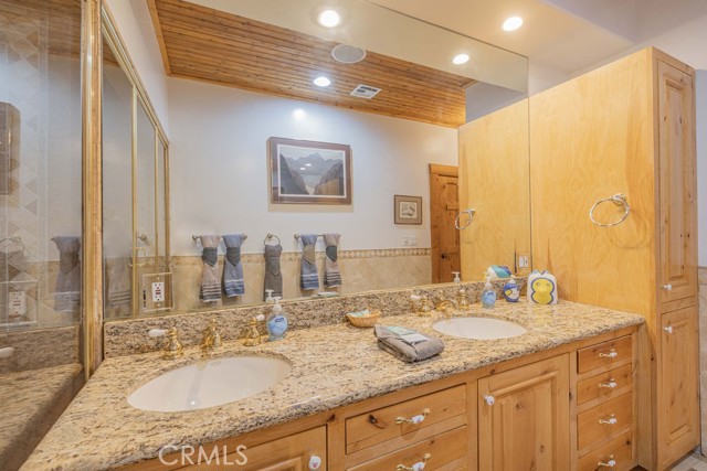 Detail Gallery Image 38 of 70 For 40202 Lakeview Dr, Big Bear Lake,  CA 92315 - 5 Beds | 3/1 Baths