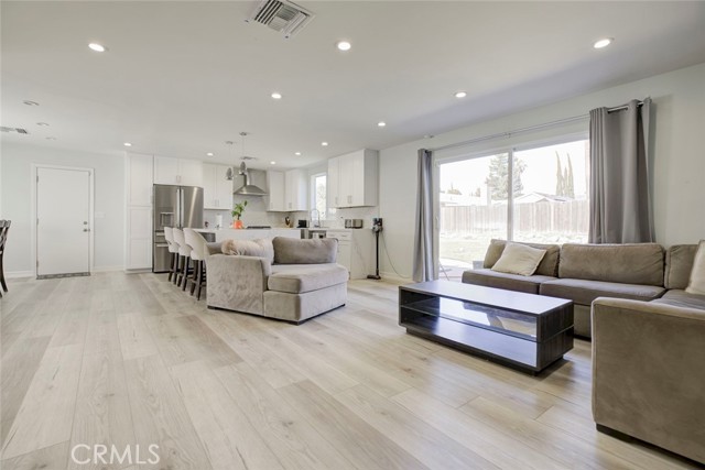 Detail Gallery Image 5 of 36 For 20437 Septo St, Chatsworth,  CA 91311 - 3 Beds | 2 Baths