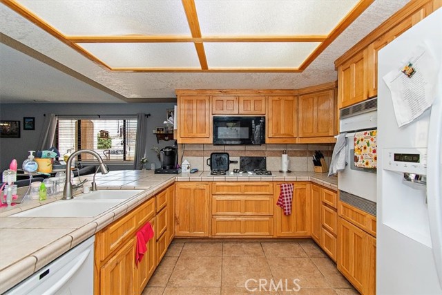 Detail Gallery Image 11 of 33 For 14330 Ricaree Rd, Apple Valley,  CA 92307 - 3 Beds | 2 Baths