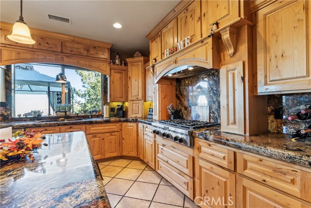 Detail Gallery Image 14 of 67 For 1454 Lovers Ln, Lake Arrowhead,  CA 92352 - 5 Beds | 3/1 Baths