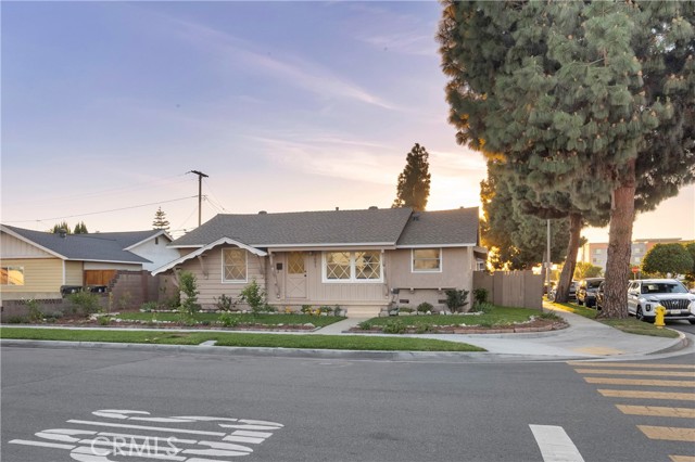 Detail Gallery Image 3 of 65 For 3691 Cortner, Long Beach,  CA 90808 - 3 Beds | 2 Baths