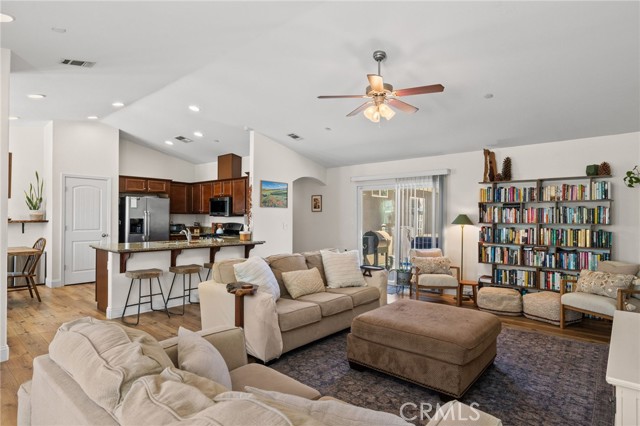 Detail Gallery Image 13 of 50 For 13210 Sunlight Star, Bakersfield,  CA 93314 - 4 Beds | 3 Baths