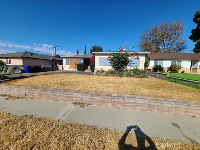 7938 Chantry Avenue, Fontana CA: https://media.crmls.org/medias/66b42928-f08b-4423-b5e9-a6ca5d54ce99.jpg