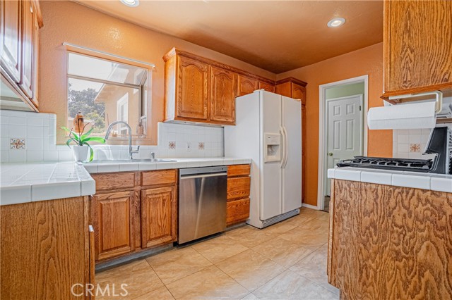 Detail Gallery Image 10 of 34 For 5412 E Harco St, Long Beach,  CA 90808 - 4 Beds | 2 Baths