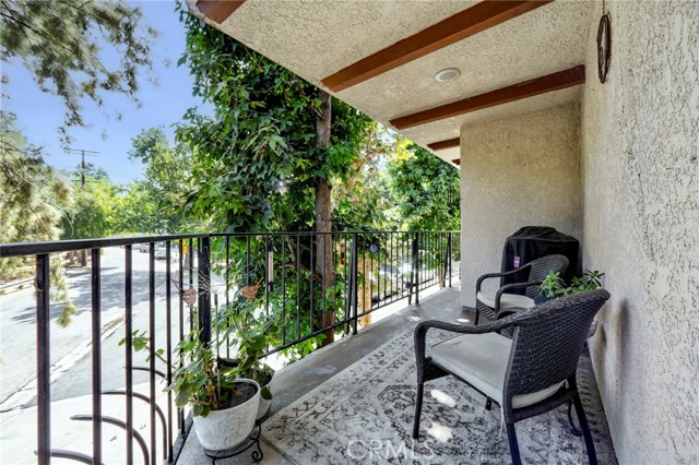4249 LONGRIDGE Avenue, Studio City CA: https://media.crmls.org/medias/66b488b4-d3a9-4be4-a490-c1373f314c9d.jpg