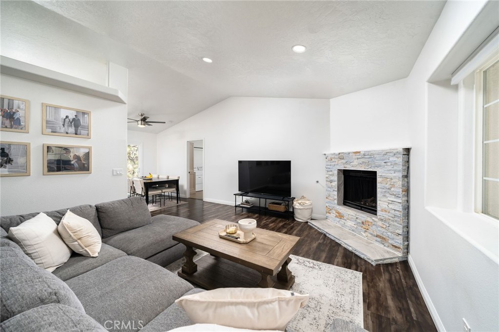 MLS #OC25265495 image #8