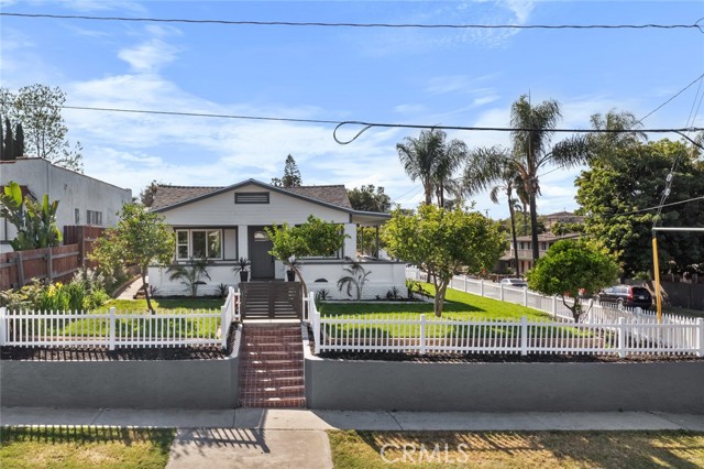 201 S Melrose Street, Placentia CA: https://media.crmls.org/medias/66b4b090-e919-45d9-9571-e93270cbbe70.jpg