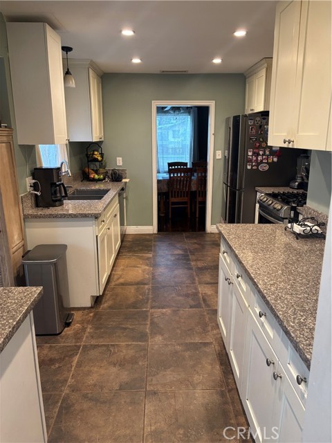 Detail Gallery Image 14 of 15 For 16401 Clark, Bellflower,  CA 90706 - 3 Beds | 2 Baths