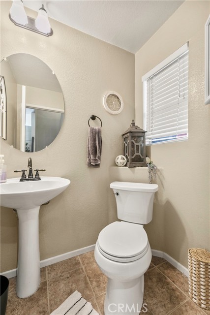 Detail Gallery Image 14 of 31 For 30335 Marigold Cir, Castaic,  CA 91384 - 3 Beds | 2/1 Baths