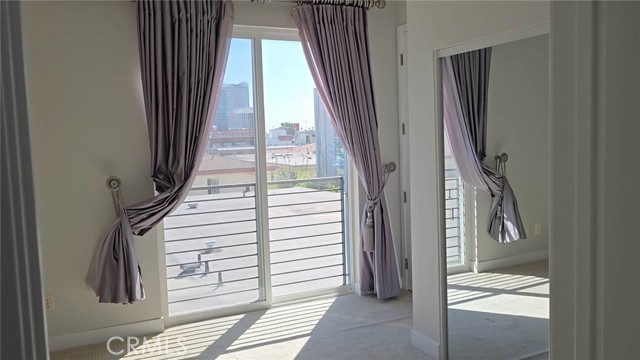 Detail Gallery Image 11 of 11 For 319 S Serrano #1/2,  Los Angeles,  CA 90020 - 3 Beds | 3 Baths